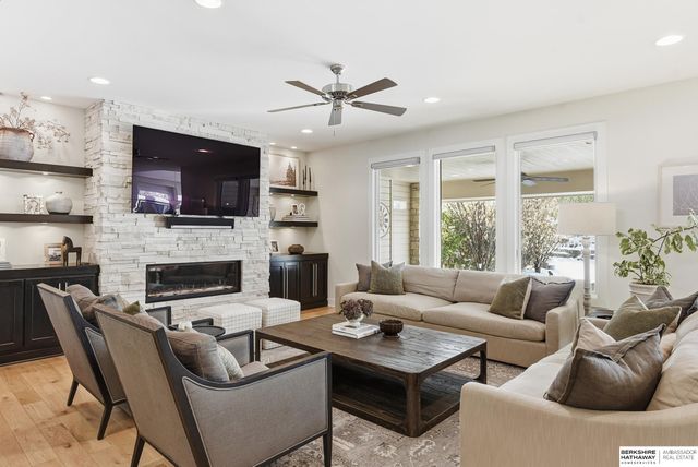 21815 Marinda Street, Elkhorn, NE 68022