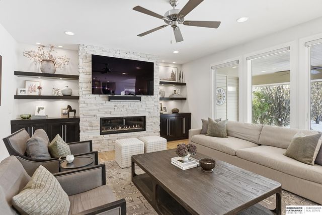 21815 Marinda Street, Elkhorn, NE 68022