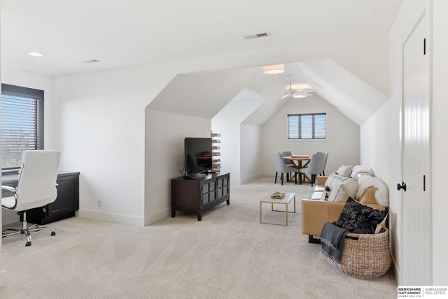 21815 Marinda Street, Elkhorn, NE 68022