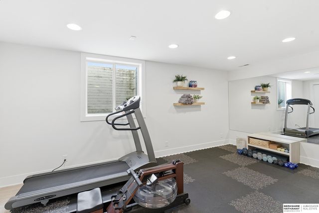 21815 Marinda Street, Elkhorn, NE 68022