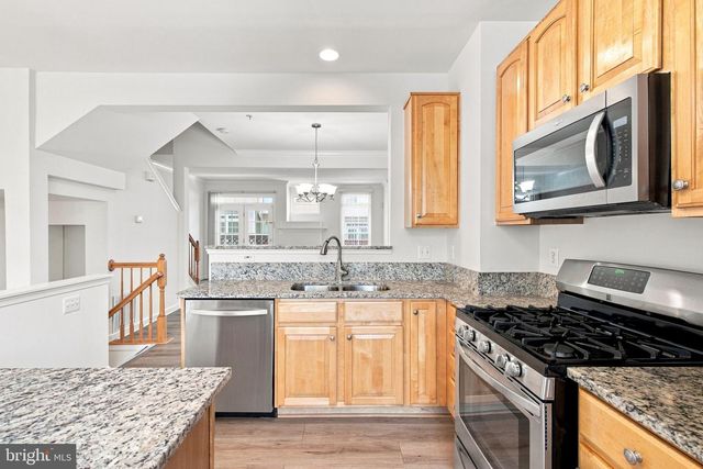 940 HARRISON CIR, Alexandria, VA 22304