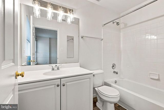 940 HARRISON CIR, Alexandria, VA 22304