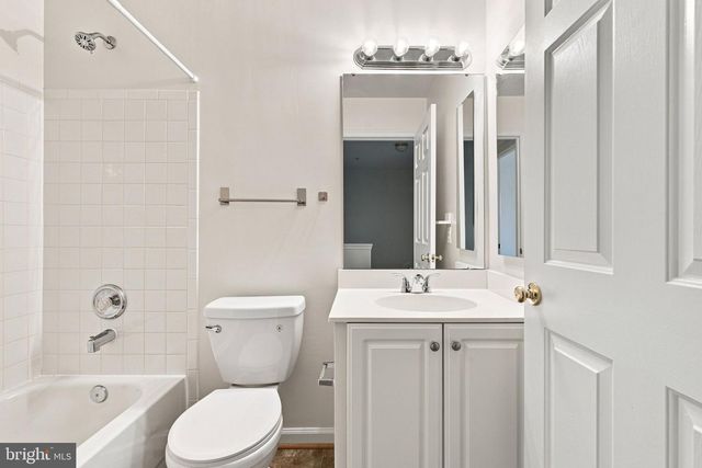 940 HARRISON CIR, Alexandria, VA 22304