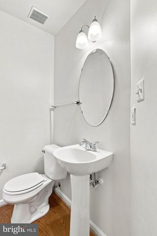 940 HARRISON CIR, Alexandria, VA 22304