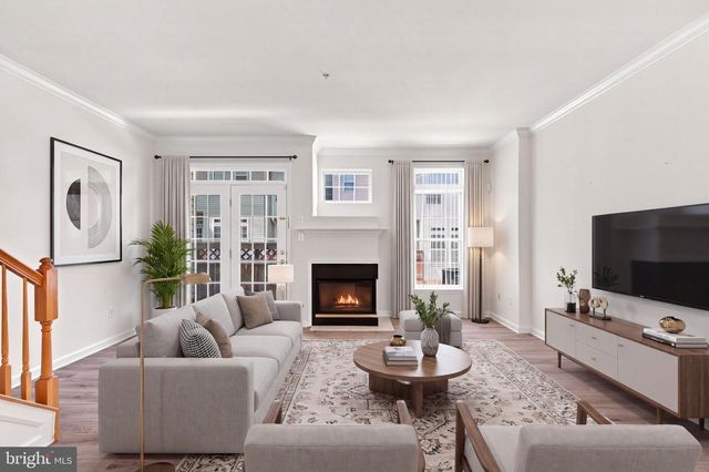 940 HARRISON CIR, Alexandria, VA 22304