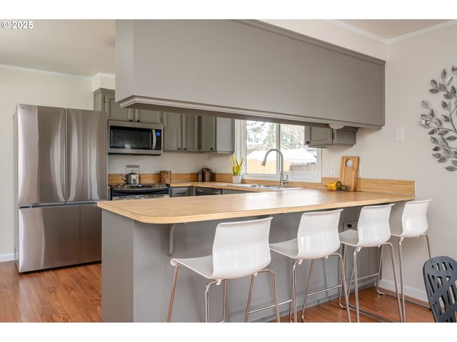 1916 Ne 13TH Ave, Hillsboro, OR 97124