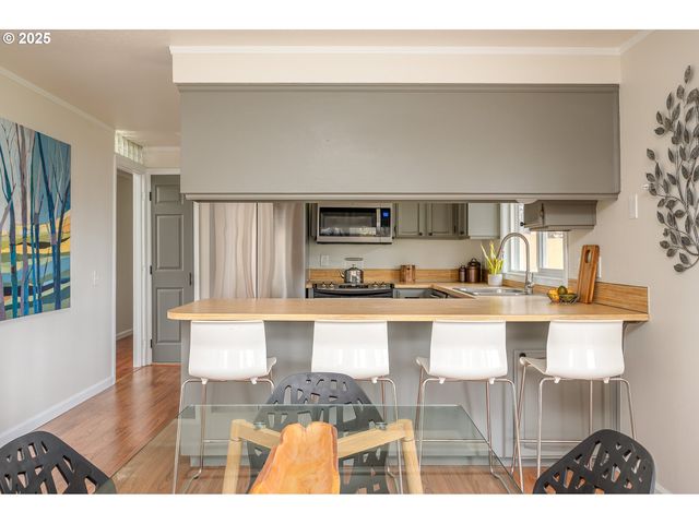 1916 Ne 13TH Ave, Hillsboro, OR 97124