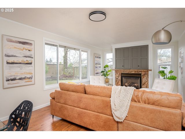 1916 Ne 13TH Ave, Hillsboro, OR 97124