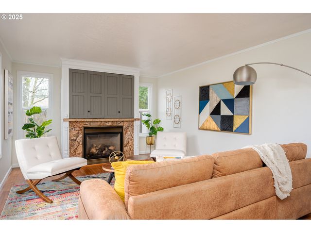 1916 Ne 13TH Ave, Hillsboro, OR 97124