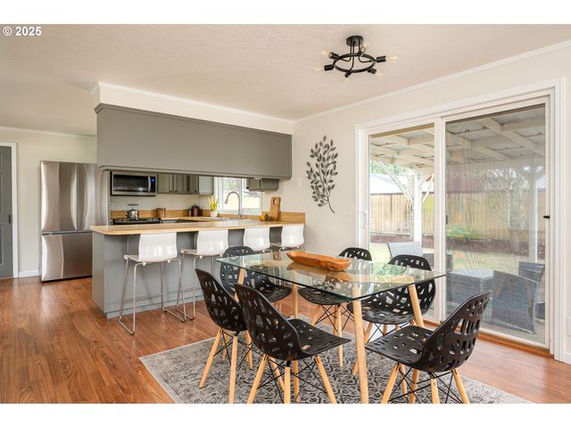 1916 Ne 13TH Ave, Hillsboro, OR 97124