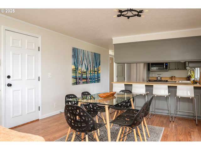 1916 Ne 13TH Ave, Hillsboro, OR 97124