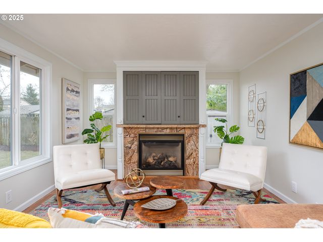 1916 Ne 13TH Ave, Hillsboro, OR 97124