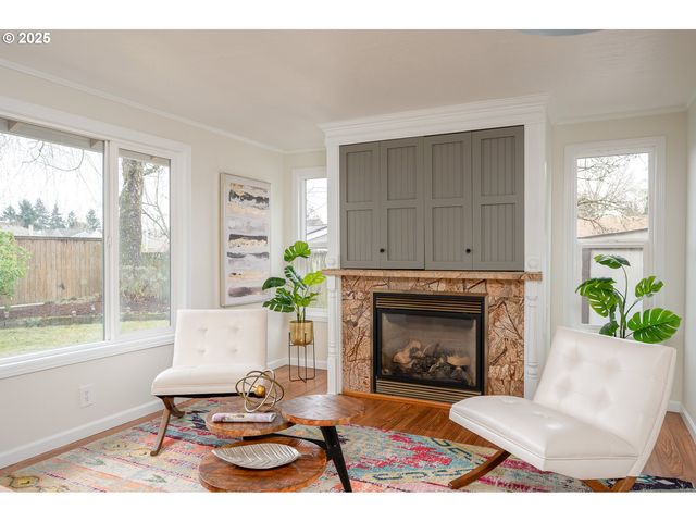 1916 Ne 13TH Ave, Hillsboro, OR 97124