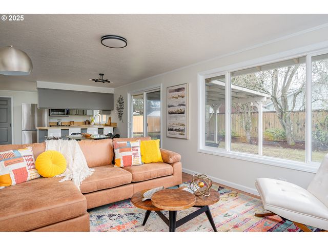 1916 Ne 13TH Ave, Hillsboro, OR 97124