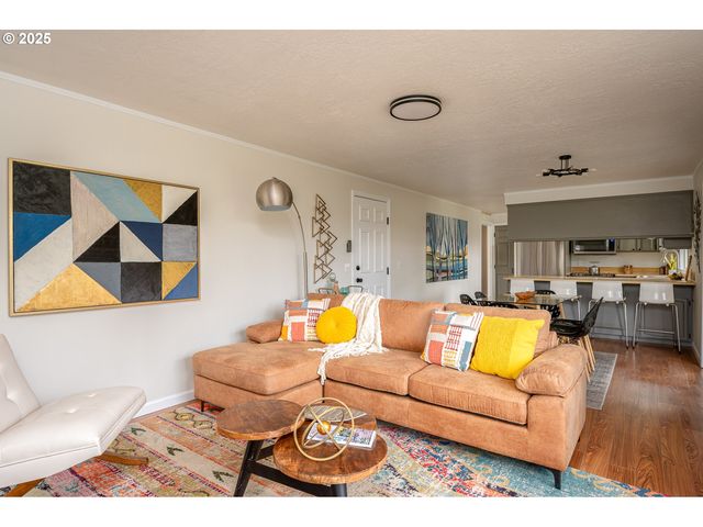 1916 Ne 13TH Ave, Hillsboro, OR 97124