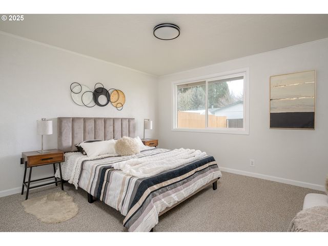 1916 Ne 13TH Ave, Hillsboro, OR 97124