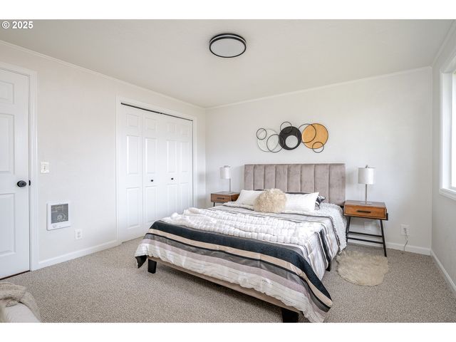 1916 Ne 13TH Ave, Hillsboro, OR 97124