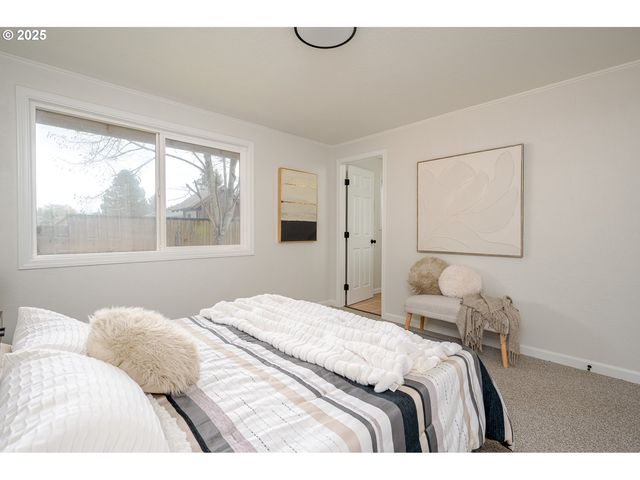 1916 Ne 13TH Ave, Hillsboro, OR 97124