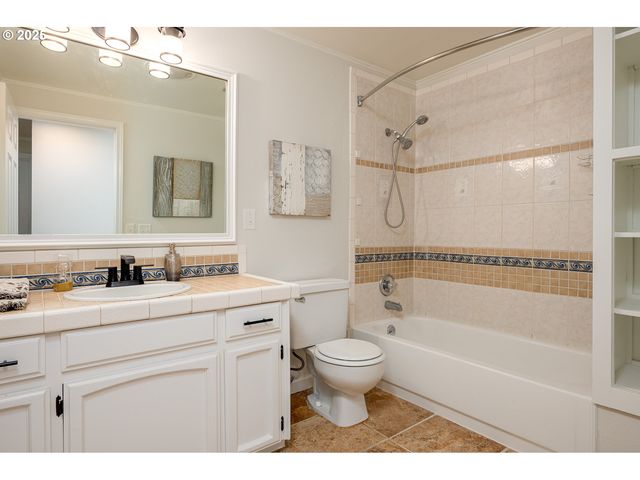 1916 Ne 13TH Ave, Hillsboro, OR 97124