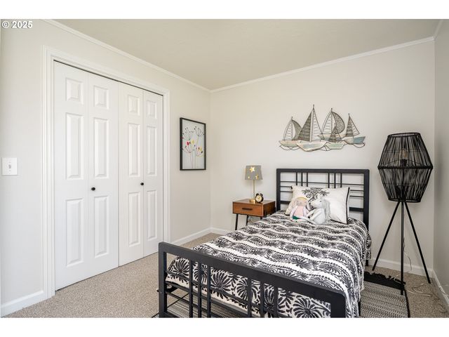 1916 Ne 13TH Ave, Hillsboro, OR 97124