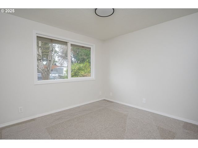 1916 Ne 13TH Ave, Hillsboro, OR 97124