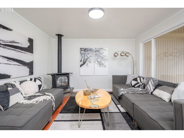 1916 Ne 13TH Ave, Hillsboro, OR 97124