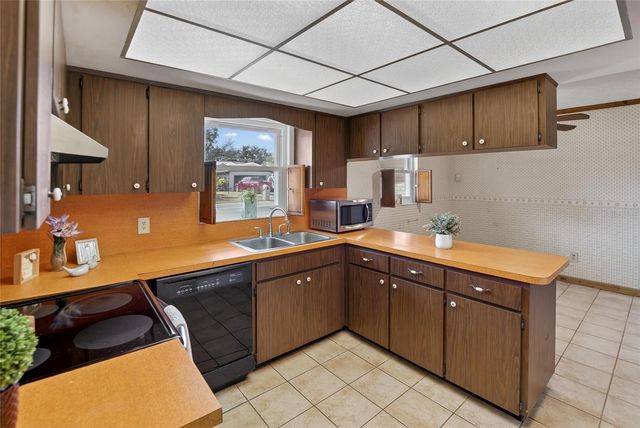 2112 SHERBROOK DRIVE, Valrico, FL 33594