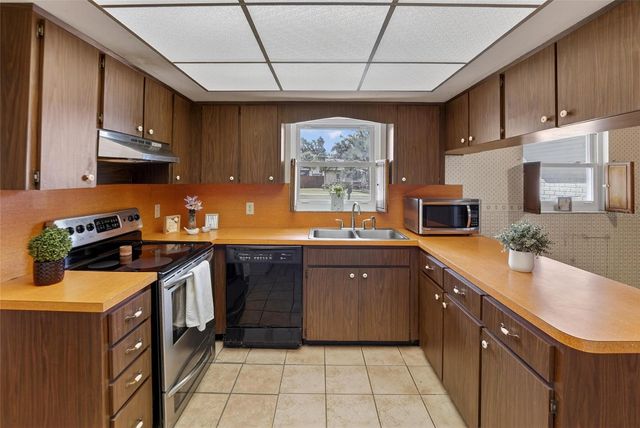 2112 SHERBROOK DRIVE, Valrico, FL 33594