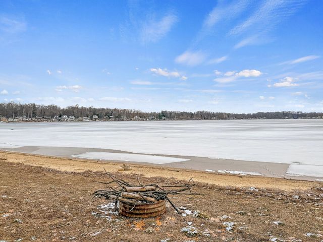 44096 Woodman Drive, Paw Paw, MI 49079