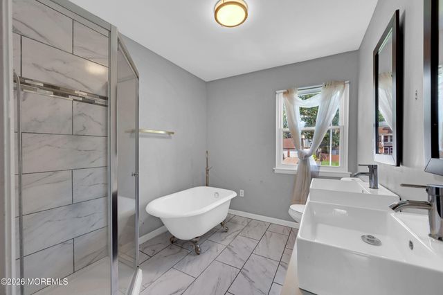 8 Asheville Street, Toms River, NJ 08753