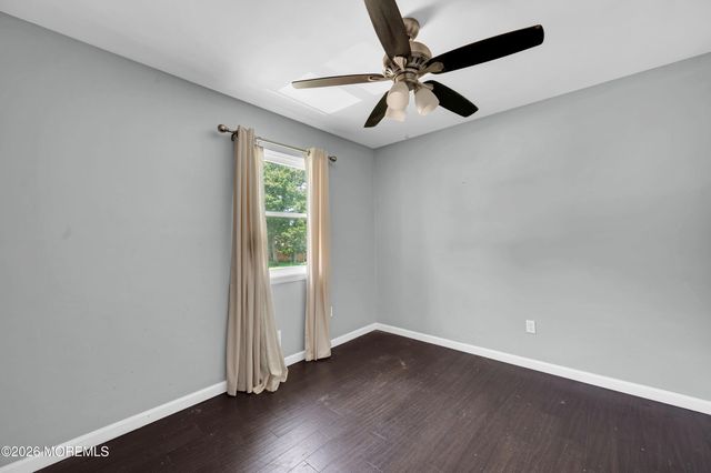 8 Asheville Street, Toms River, NJ 08753