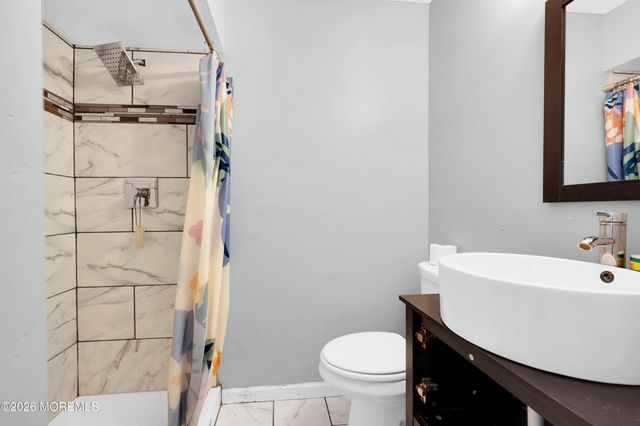 8 Asheville Street, Toms River, NJ 08753
