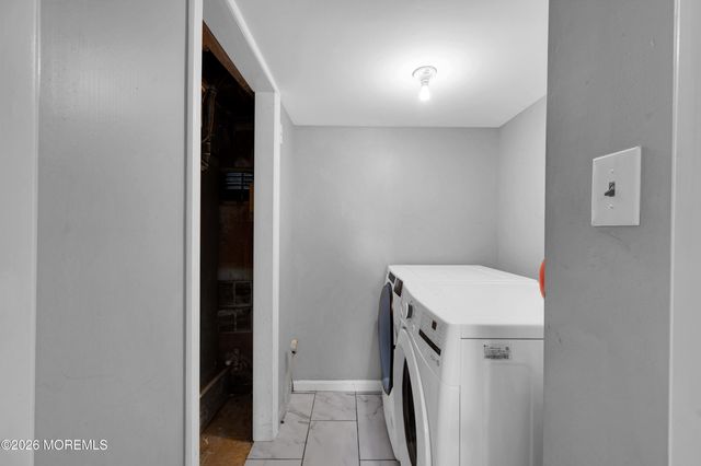 8 Asheville Street, Toms River, NJ 08753