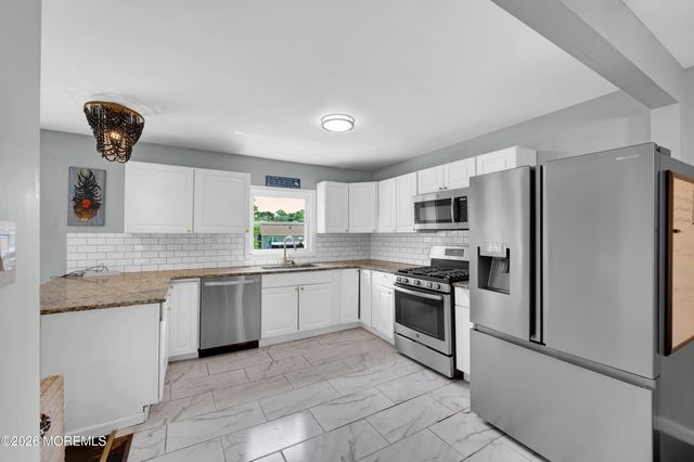 8 Asheville Street, Toms River, NJ 08753