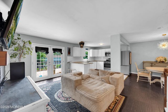 8 Asheville Street, Toms River, NJ 08753