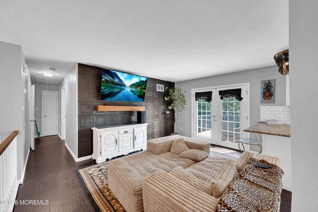 8 Asheville Street, Toms River, NJ 08753