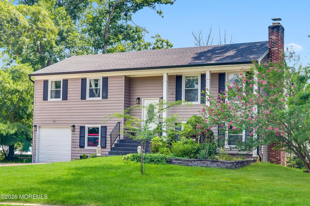 8 Asheville Street, Toms River, NJ 08753