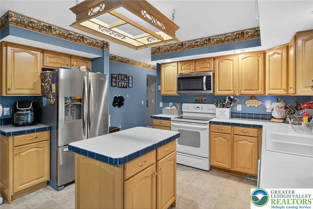 216 Pheasant Place, Coolbaugh Twp, PA 18466