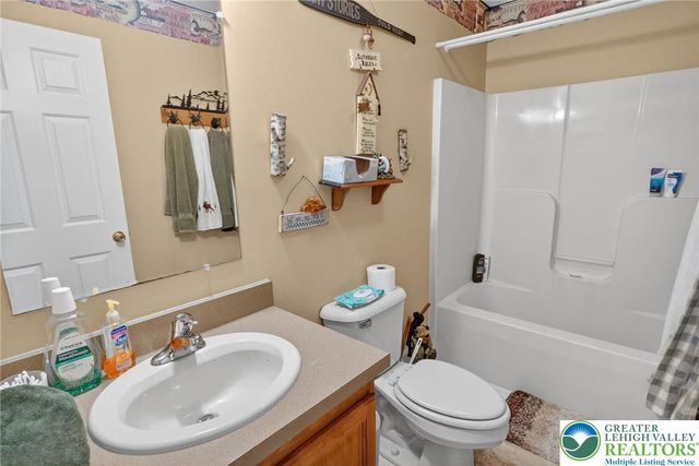 216 Pheasant Place, Coolbaugh Twp, PA 18466