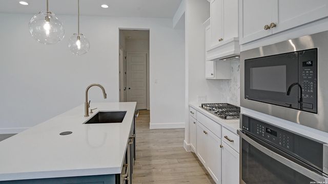 218 Hidalgo, Boerne, TX 78006