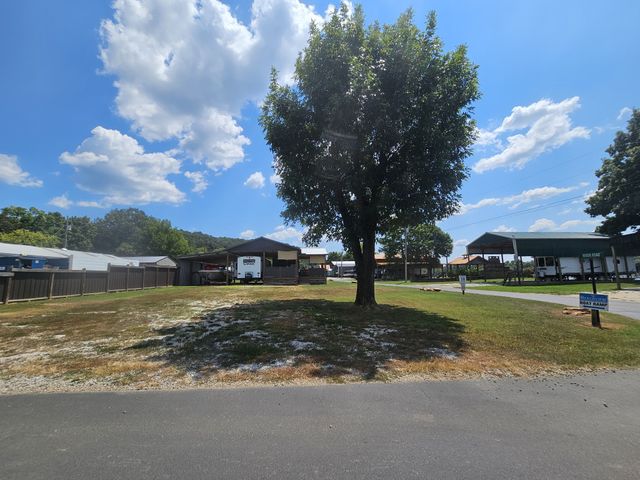 628 River Rd, Clifton, TN 38425