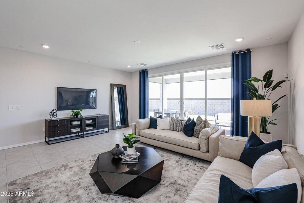 Image 10 of property listing at 30128 W WINDROSE Drive, Buckeye, AZ 85396