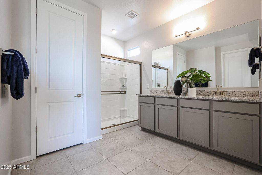 Image 14 of property listing at 30128 W WINDROSE Drive, Buckeye, AZ 85396