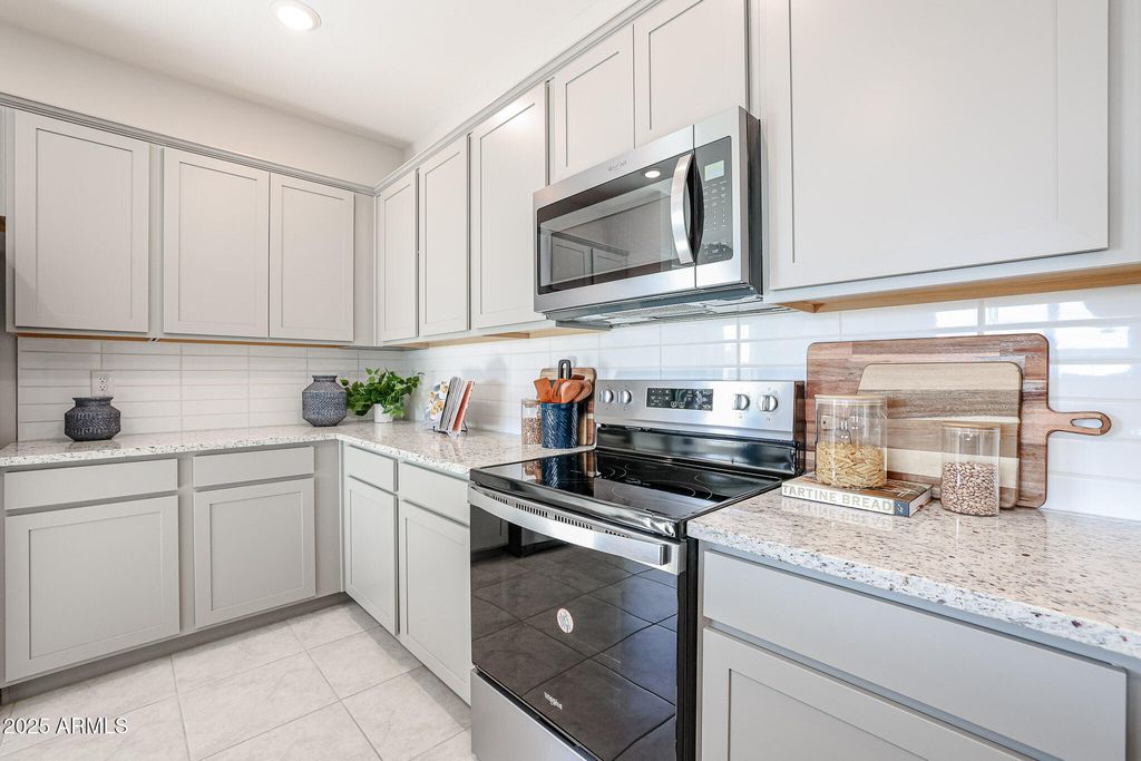 Image 5 of property listing at 30128 W WINDROSE Drive, Buckeye, AZ 85396