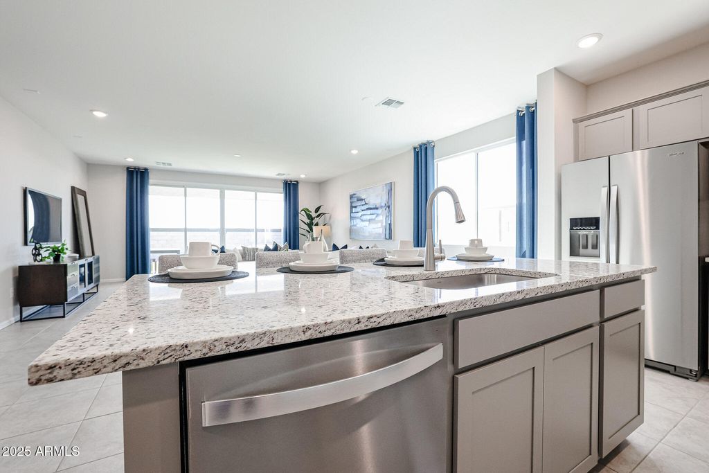 Image 6 of property listing at 30128 W WINDROSE Drive, Buckeye, AZ 85396