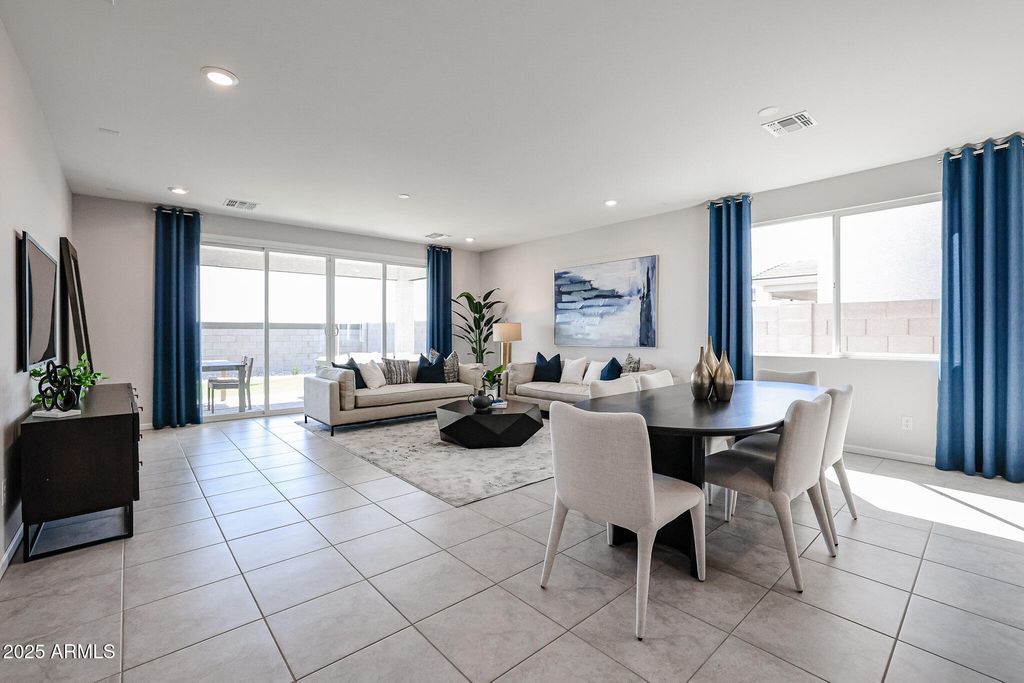 Image 7 of property listing at 30128 W WINDROSE Drive, Buckeye, AZ 85396