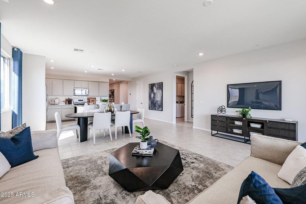 Image 9 of property listing at 30128 W WINDROSE Drive, Buckeye, AZ 85396