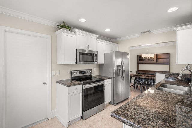 2105 SW 14th Place, Boynton Beach, FL 33426