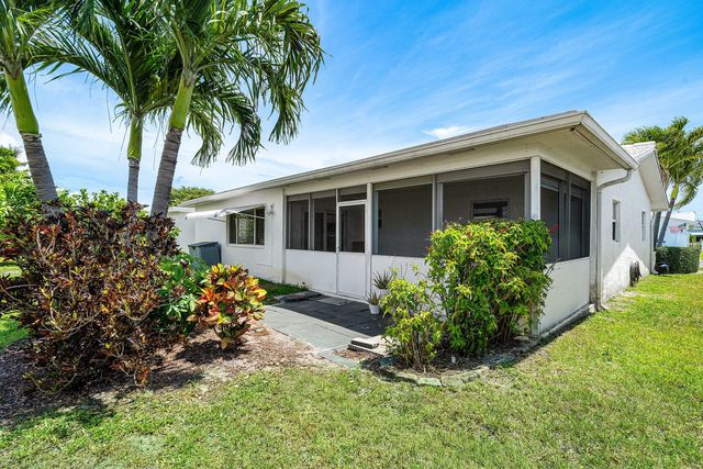 2105 SW 14th Place, Boynton Beach, FL 33426