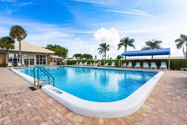 2105 SW 14th Place, Boynton Beach, FL 33426